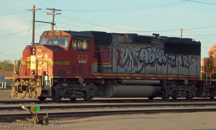 BNSF 122- GP60M.jpg